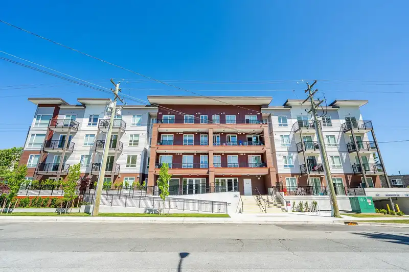 305 5420 208 STREET - photo 1 of 13