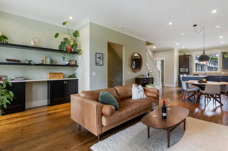 527 2580 LANGDON STREET - photo 4 of 34