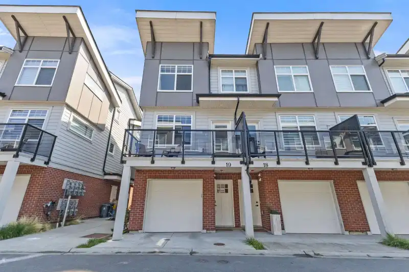 19 22334 48 AVENUE - photo 1 of 38