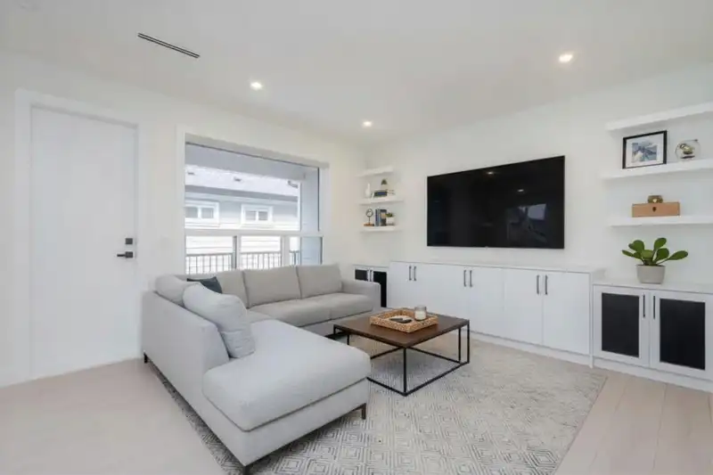 102 10063 127B STREET - photo 2 of 39
