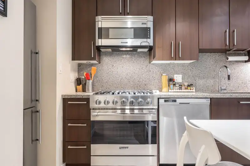257 108 W 1ST AVENUE - photo 4 of 19