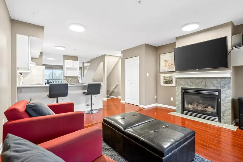 36 2927 FREMONT STREET - photo 4 of 39