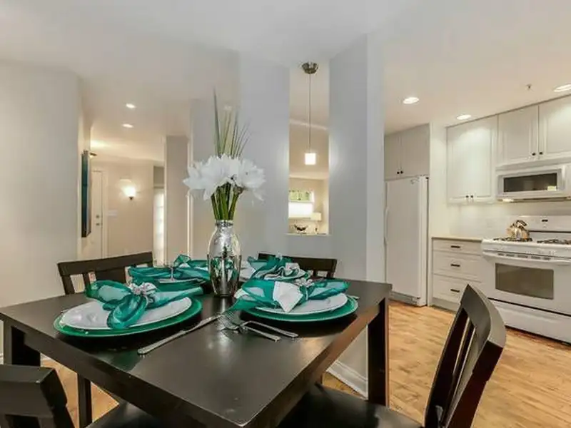 3088 COLUMBIA STREET - photo 4 of 7