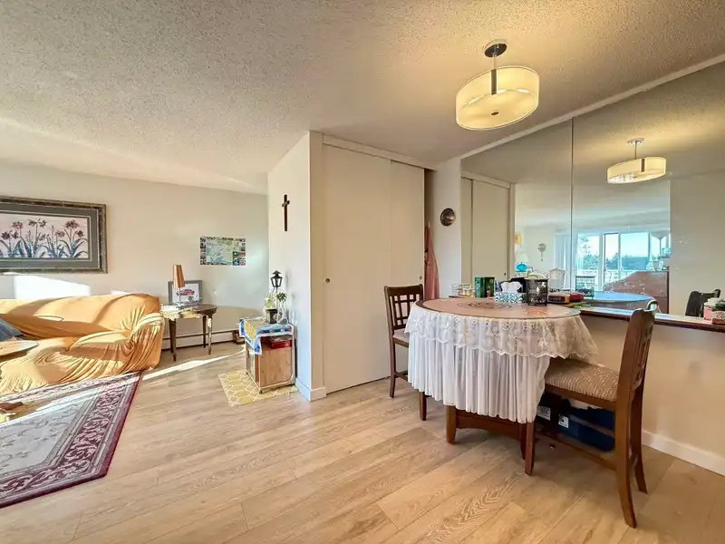 302 7260 LINDSAY ROAD - photo 4 of 8