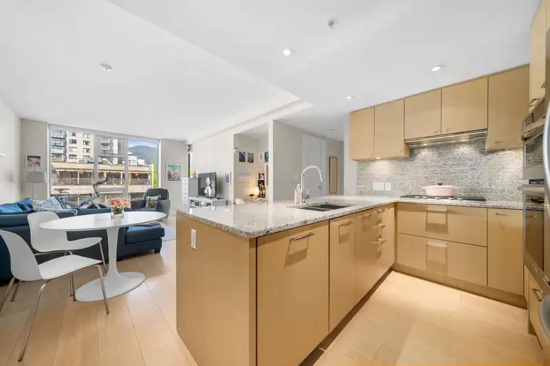 311 150 W 15 STREET - photo 2 of 36