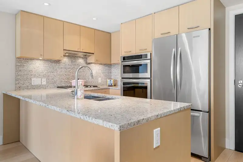 311 150 W 15 STREET - photo 4 of 36