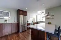 302 540 LONSDALE AVENUE - thumbnail 2