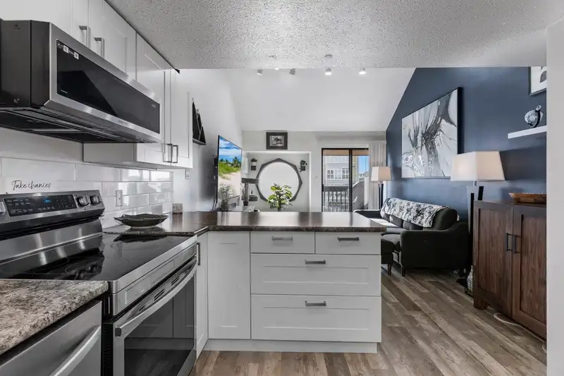 9 20229 FRASER HIGHWAY - photo 1 of 33