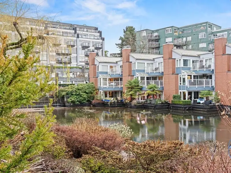 105 1502 ISLAND PARK WALK - photo 1 of 26
