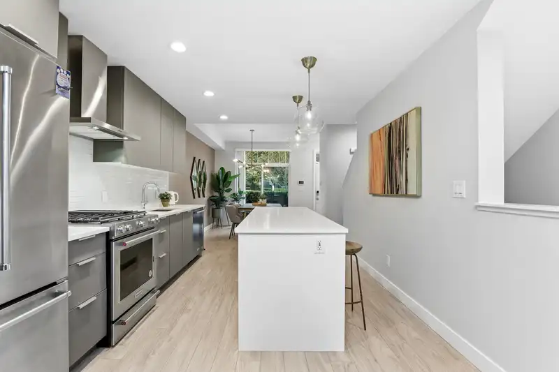 2126 ST JOHNS STREET STREET - photo 3 of 29