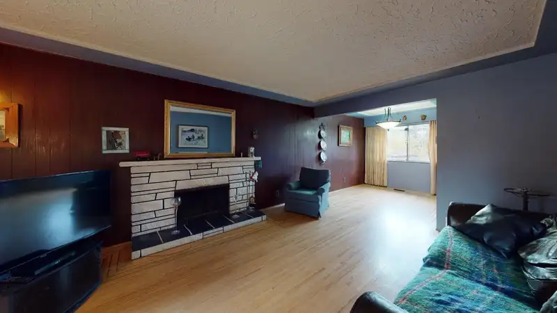 4863 RUPERT STREET - photo 4 of 20