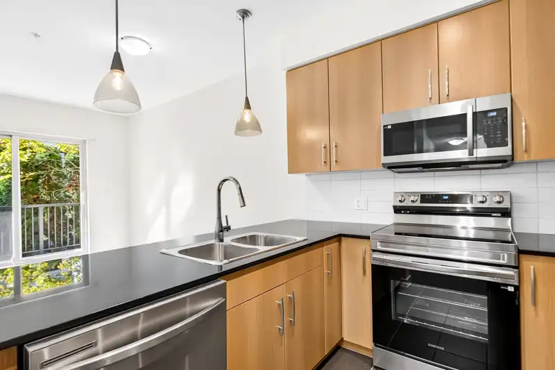210 22290 NORTH AVENUE - photo 3 of 26