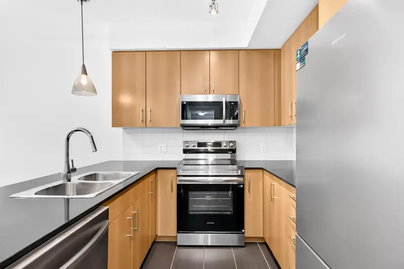 210 22290 NORTH AVENUE - photo 4 of 26