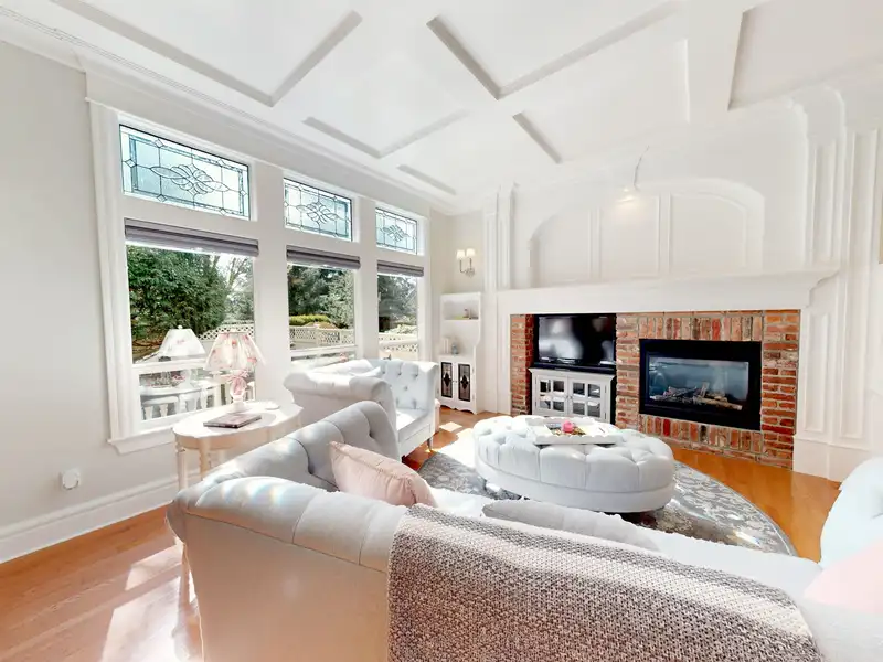 15430 34A AVENUE - photo 3 of 40