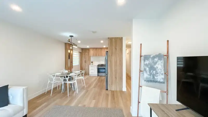 320 E 57TH AVENUE - photo 4 of 34