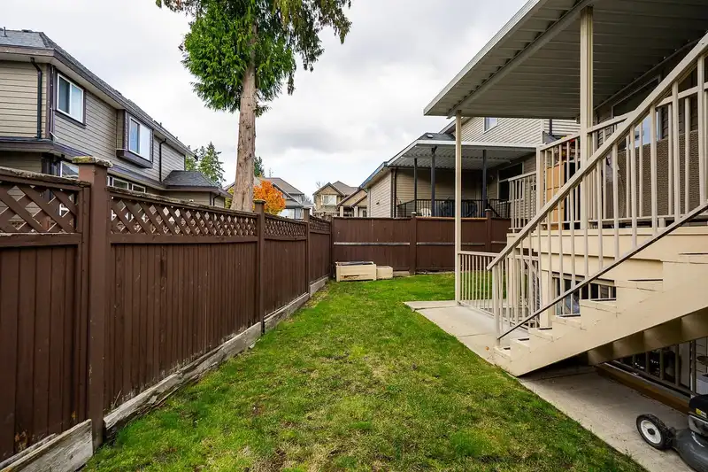 5941 129B STREET - photo 3 of 36