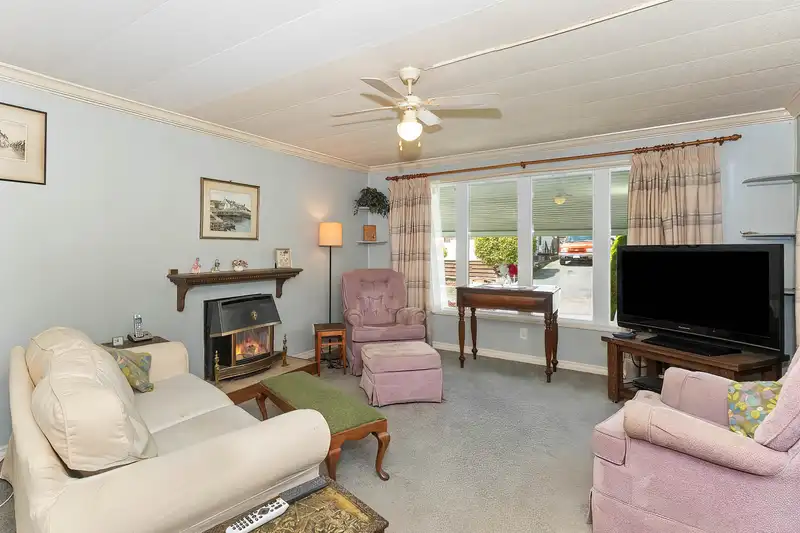 9 27111 0 AVENUE - photo 2 of 25