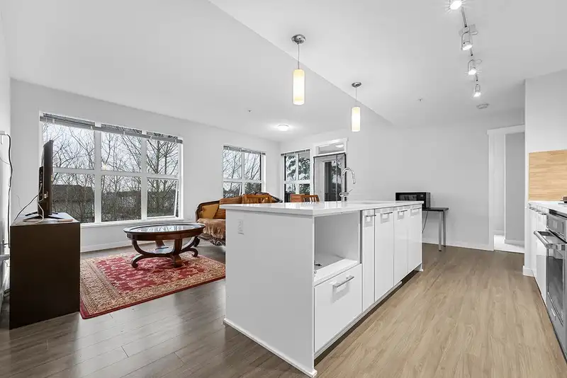 333 9551 ALEXANDRA ROAD - photo 3 of 26