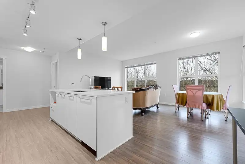 333 9551 ALEXANDRA ROAD - photo 4 of 26