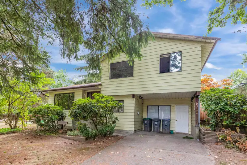 6711 141 STREET - photo 3 of 14