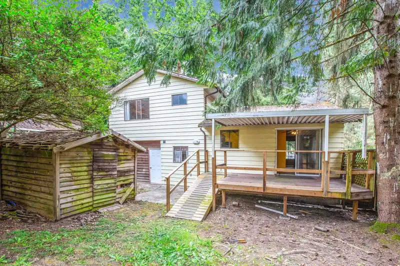 6711 141 STREET - photo 4 of 14