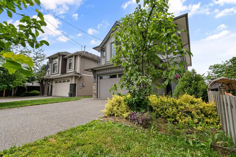 9239 MCNAUGHT ROAD - photo 3 of 34
