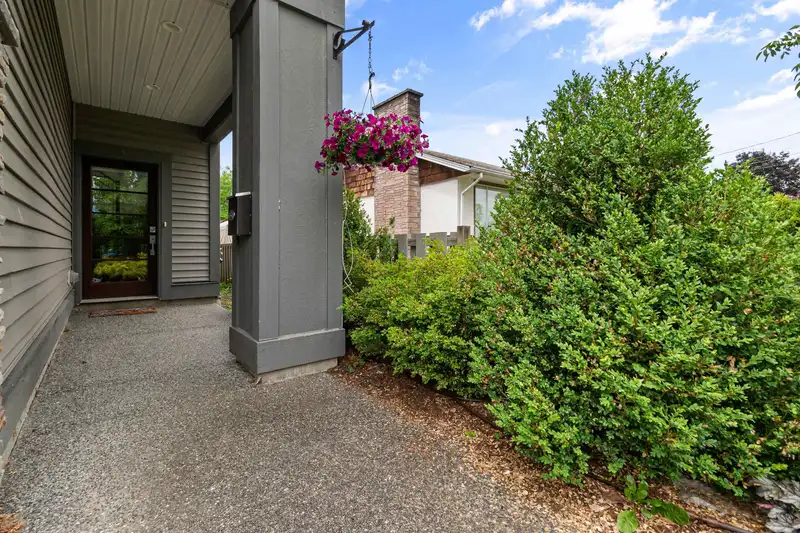 9239 MCNAUGHT ROAD - photo 4 of 34