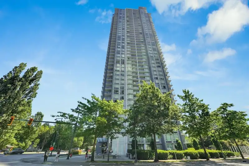 1910 13696 100 AVENUE - photo 1 of 38
