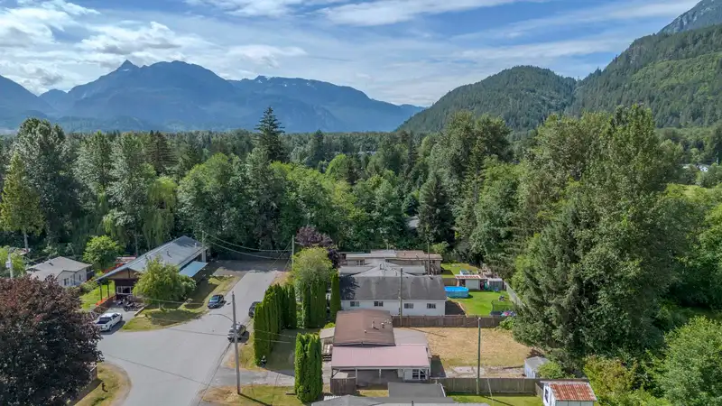 36 BRACKEN PARKWAY - photo 3 of 12