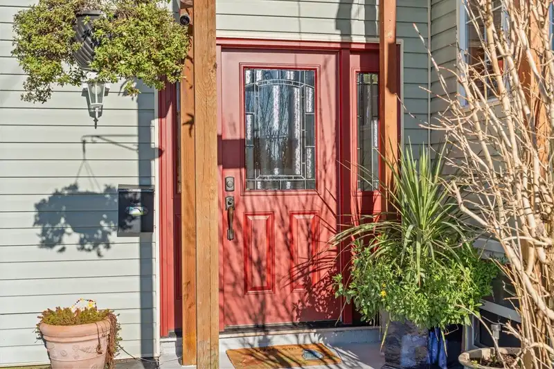 32485 MCRAE AVENUE - photo 4 of 40