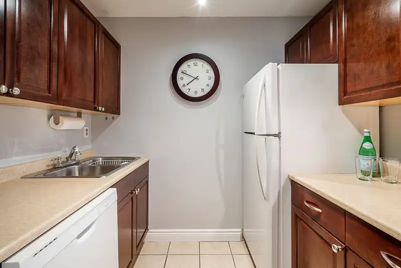 183 27456 32 AVENUE - photo 2 of 24