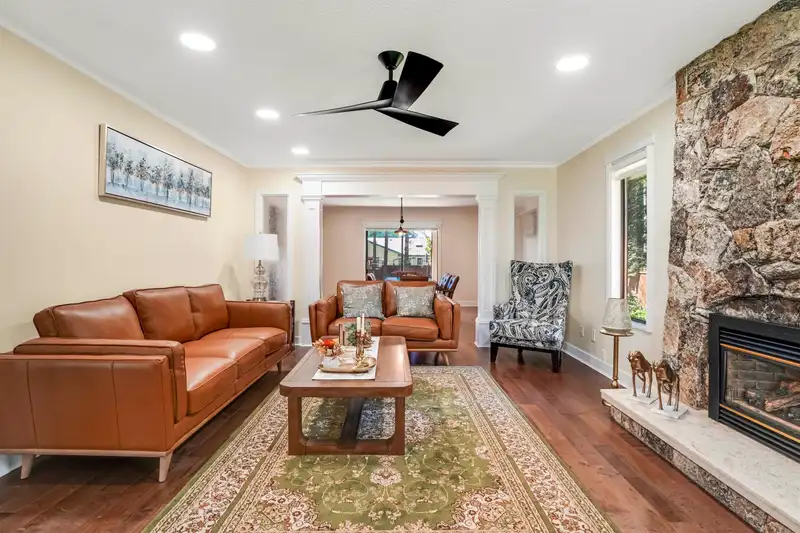 13846 18 AVENUE - photo 4 of 21