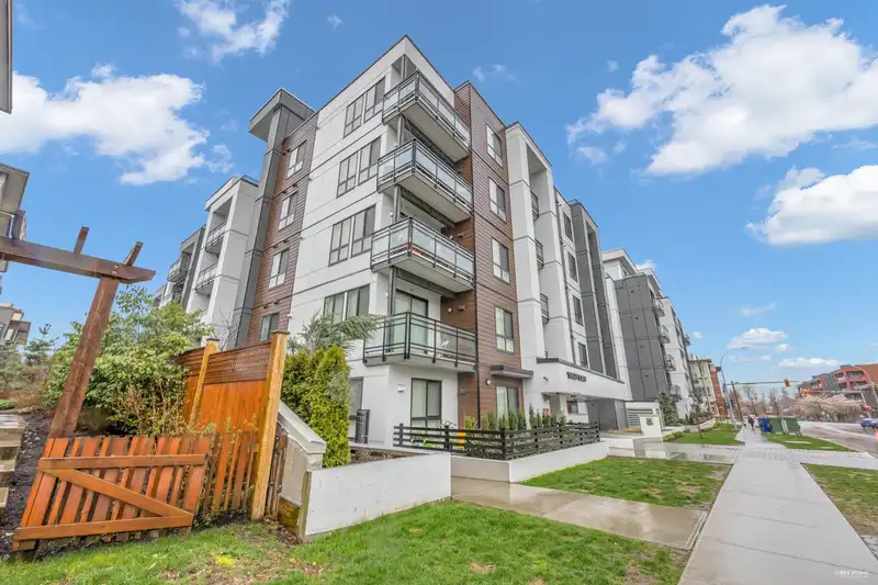 B211 20838 78B AVENUE - photo 4 of 30