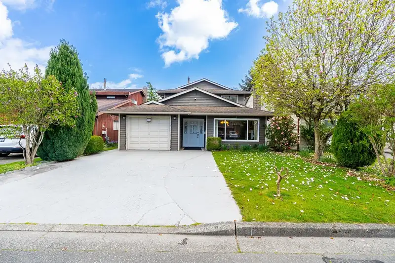 3648 BAMFIELD DRIVE - photo 1 of 36