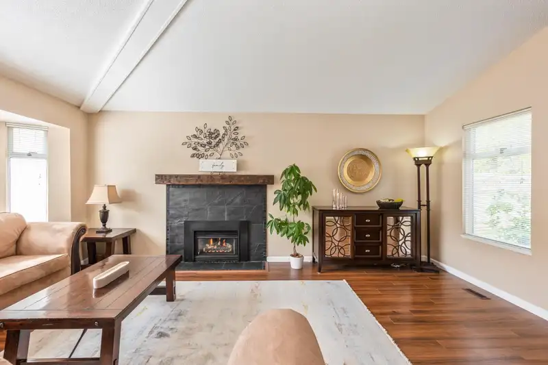 13855 65A AVENUE - photo 4 of 35
