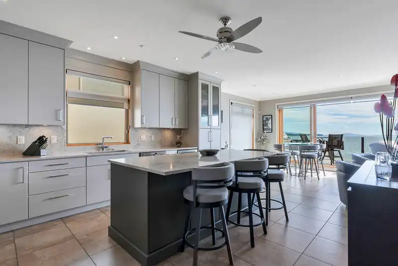 15364 VICTORIA AVENUE - photo 2 of 36