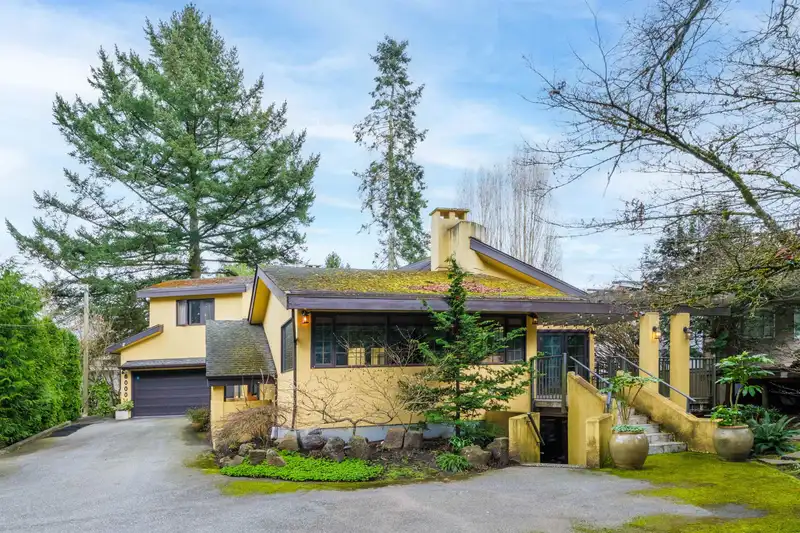 6000 BUCKINGHAM AVENUE - photo 1 of 40