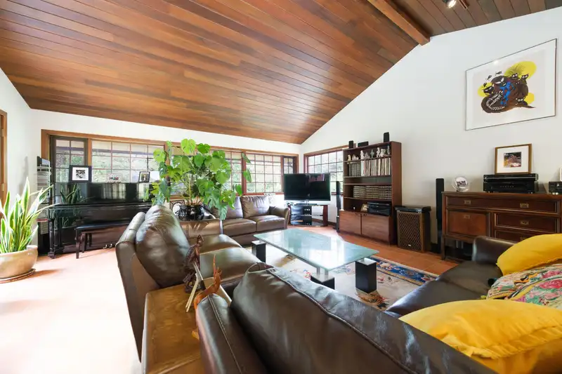 6000 BUCKINGHAM AVENUE - photo 3 of 40