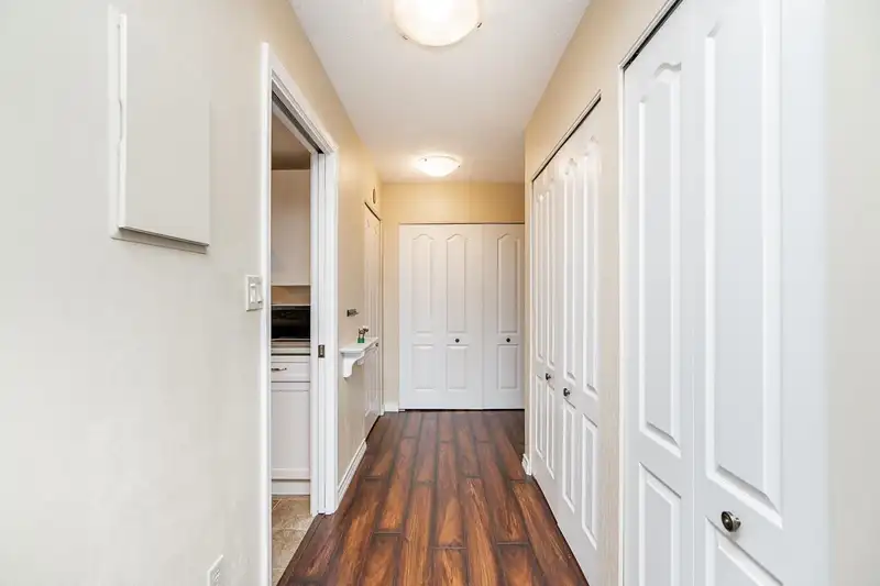 502 15111 RUSSELL AVENUE - photo 3 of 30
