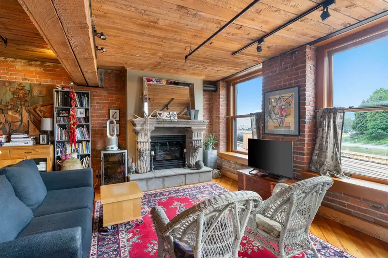 301 41 ALEXANDER STREET - photo 3 of 31