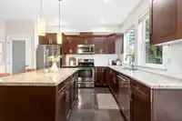 6858 208 STREET - thumbnail 11