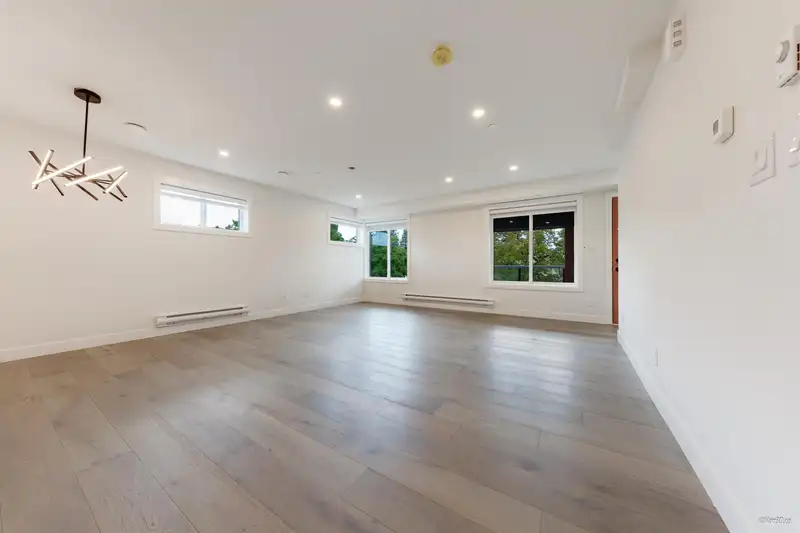 202 5092 SLOCAN STREET - photo 3 of 18