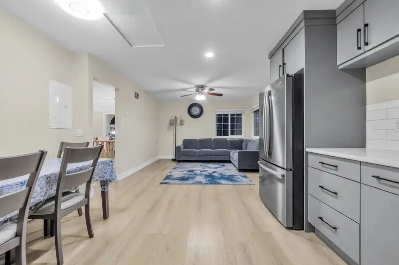 11725 80 AVENUE - photo 3 of 24