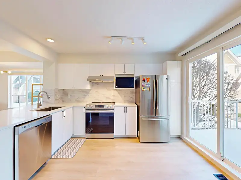 13 20560 66 AVENUE - photo 2 of 25