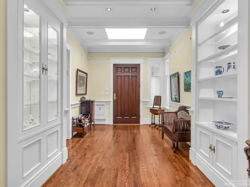 6362 CHURCHILL STREET - photo 3 of 40