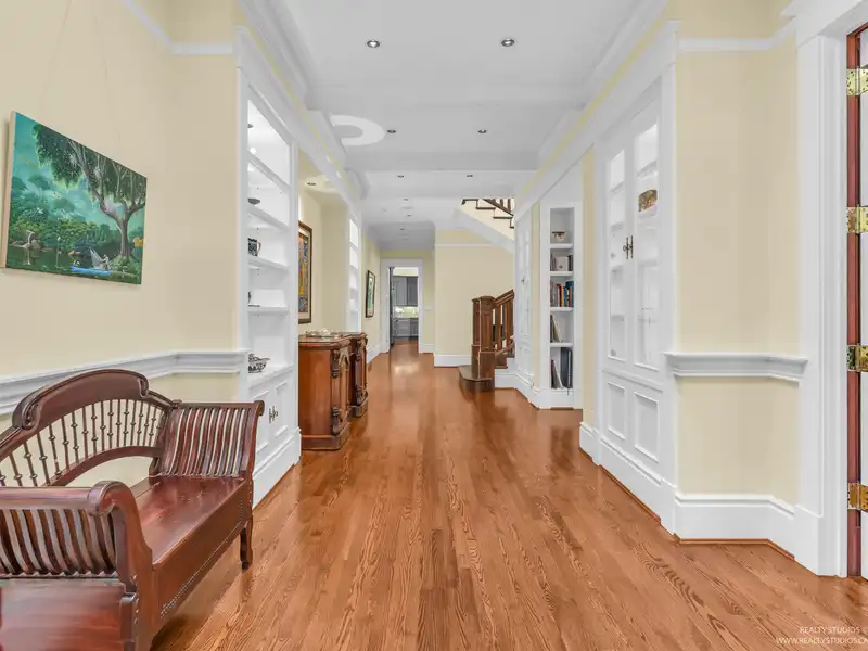 6362 CHURCHILL STREET - photo 4 of 40