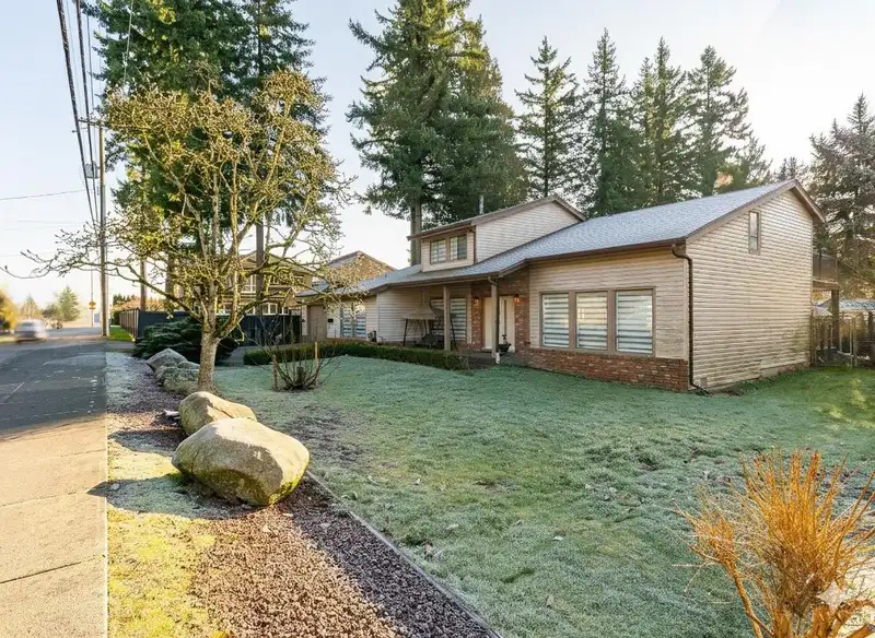 16566 80 AVENUE - photo 4 of 40