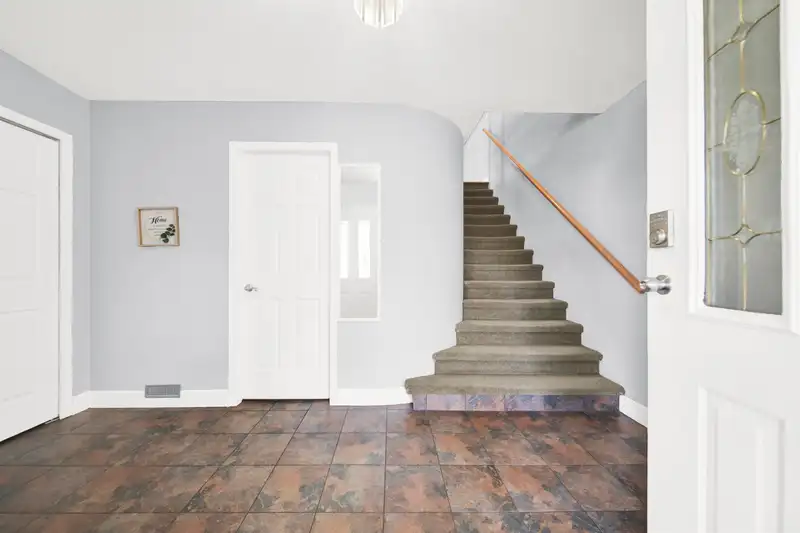 12288 233 STREET - photo 3 of 32