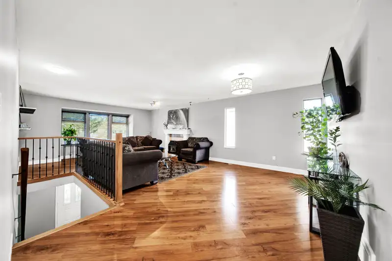 12288 233 STREET - photo 4 of 32