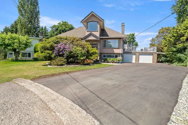 11113 81 AVENUE - photo 1 of 40
